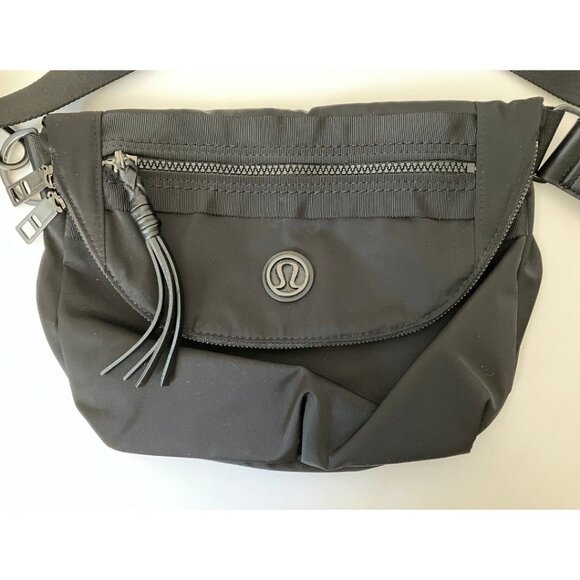 Lululemon Festival Bag First Release Black - Picture 4 of 8